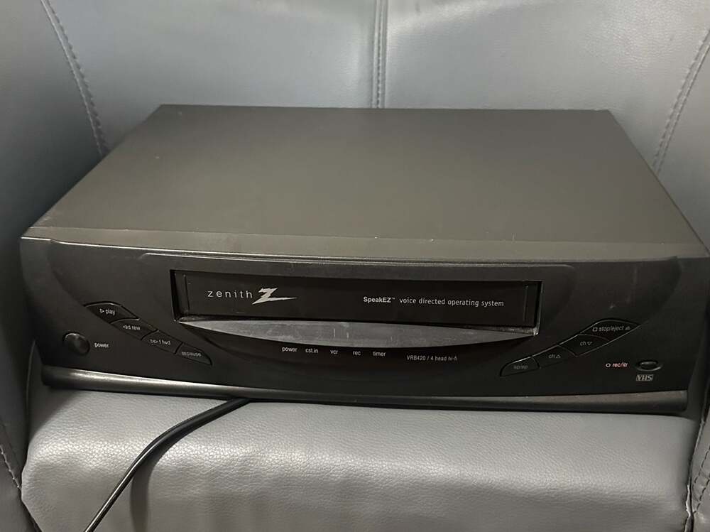 Zenith VRB420 4-Head Hi-Fi Stereo VHS VCR SpeakEZ Voice Directed Op System